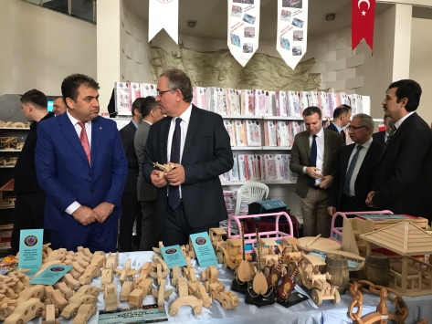 Bursa Adliyesinde, hükümlü ve tutuklarının yaptığı ürünlerden oluşan sergi açıldı