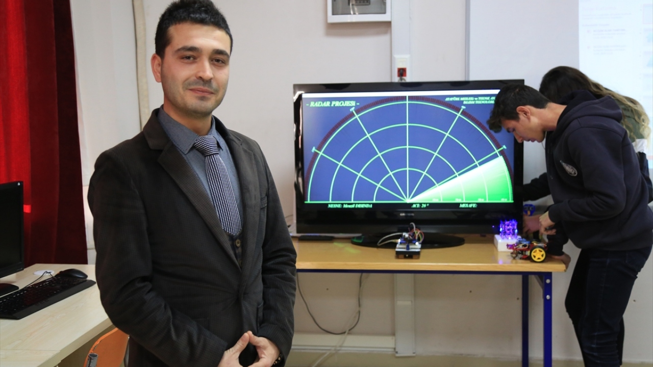 Bilişim Teknolojileri Öğretmeni Nevzat Develi, yaptığı açıklamada,  radar sisteminin özellikle askeri alanda kullanılabileceğini belirterek, radarın aynı zamanda denizcilik ve havacılık alanında da tercih edilebileceğini söyledi. 