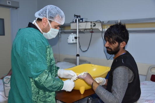 Vanda donma tehlikesi geçiren 8 düzensiz göçmen tedavi altına alındı