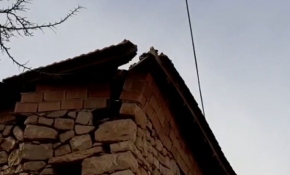 Elazığ'daki depremden etkilenen Adıyaman'da evlerde hasar oluştu