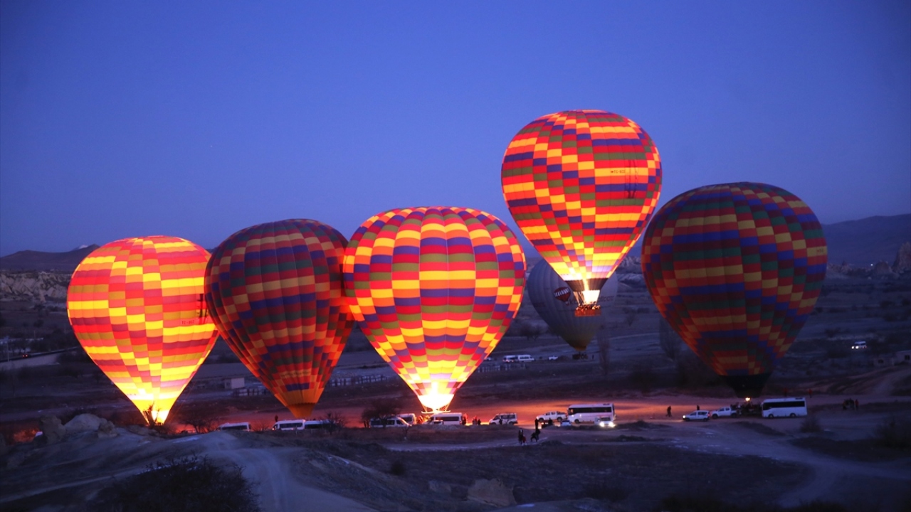 Geçen yıl 3 milyon 834 bin 134 ziyaretçi ile tüm yıllardan daha fazla konuk ağırlayan bölgede, uçuş gün ortalamasında yaşanan düşüşe rağmen balon turuna katılım oranında artış görüldü.