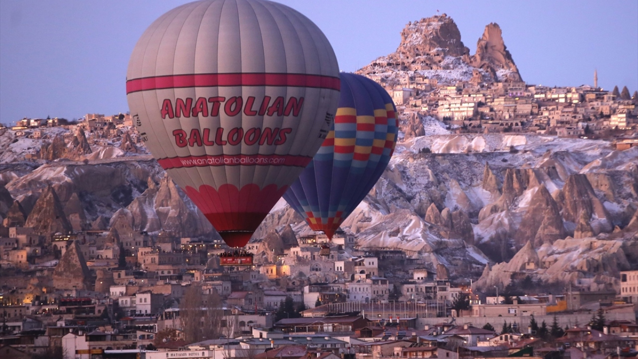 Bölgede sıcak hava balon turu düzenleyen bir firmanın yönetim kurulu başkanı Halis Aydoğan, yaptığı açıklamada, turlara katılan turist sayısında 2020 yılında daha fazla artış beklediklerini söyledi.