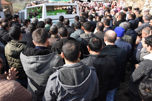 Aydında evde çıkan yangında ağır yaralanan kişi öldü