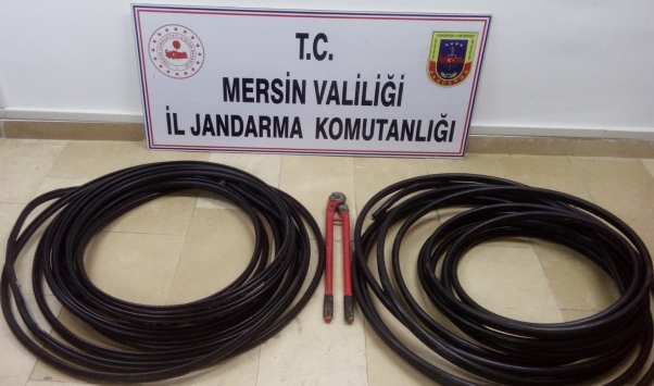 Mersinde internet kablosu hırsızlığı yapan 2 kişi yakalandı