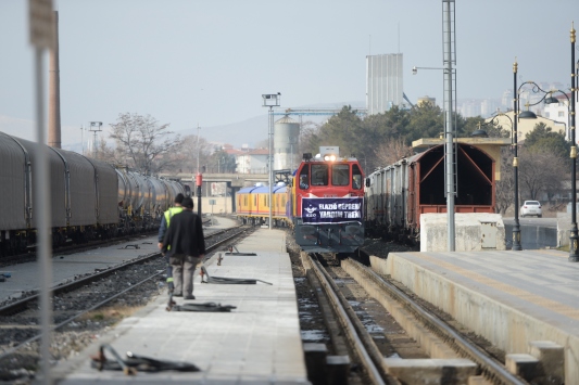 TCDDnin yardım treni Elazığda