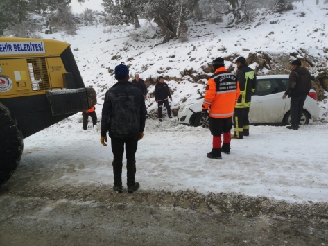 Denizlide kapanan kayak merkezi yolu çalışmaların ardından açıldı