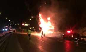 Cenazeye giden otobüs yandı, yolcular camları kırarak araçtan indi