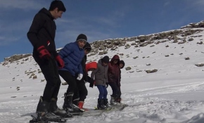 Karslı çocukların 150 metrelik pistte kayak keyfi