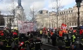 Fransa'da itfaiyecilerle polis arasında gerginlik