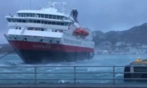 Yolcu gemisinin rüzgarla mücadelesi