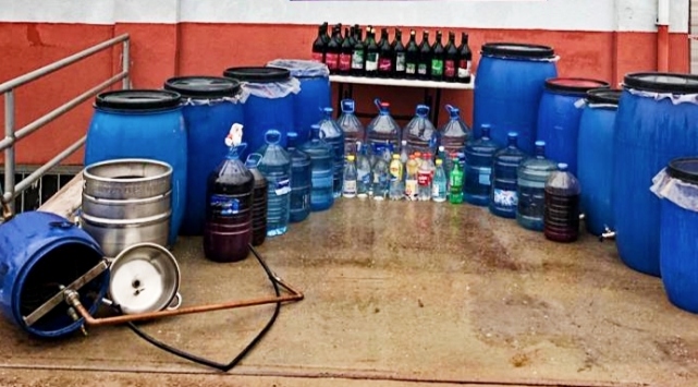 Tekirdağda 890 litre kaçak içki ele geçirildi