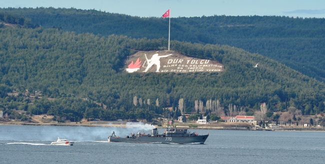 Rus askeri gemileri Çanakkale Boğazından geçti