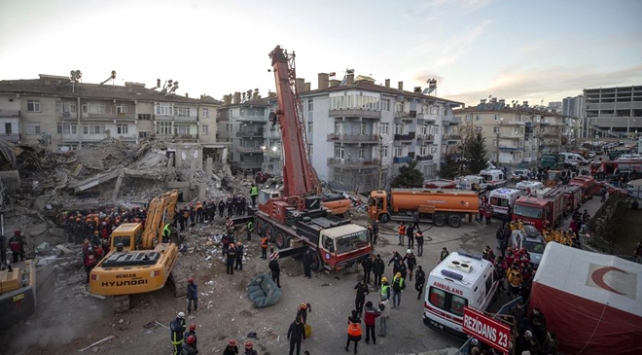 Depremde yıkılan binalara ilişkin soruşturma başlatıldı