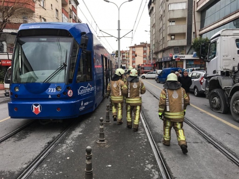 Güngörende bir kişinin yaralandığı kaza, tramvay seferlerini etkiledi