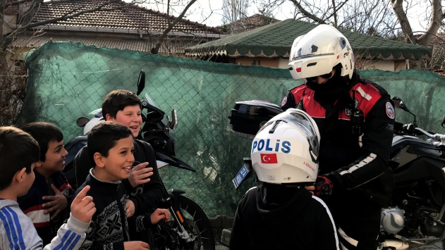 Edirnede polis, çocukların motosiklete binme hayalini gerçekleştirdi