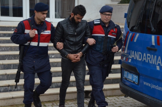 Antalyada yağma ve şantaj iddiasıyla 2 şüpheli gözaltına alındı