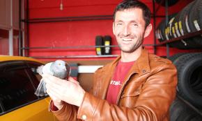 Oltu Çayı'na düşen güvercini halatla inerek kurtardı