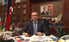 Türk bayrağını yırtan ırkçı Yunan milletvekiline Azerbaycan'dan tepki