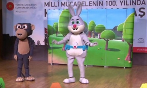 TRT Çocuk'un sevilen kahramanı Akıllı Tavşan Momo çocuklarla buluştu