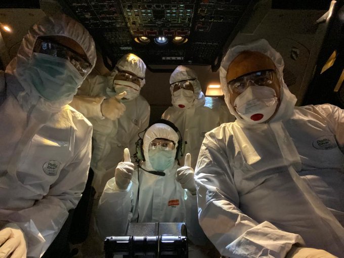 Türk ve dost ülke vatandaşlarını Türkiye`ye getirecek uçağın pilot ve uçuş ekibi dönüş hazırlıklarını tamamladı.