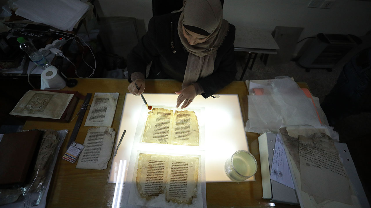 İsrail, uzun yıllardır Filistin`de bulunan tapu kayıtlarıyla ilgili arşivleri yok etmeye çalışıyor.