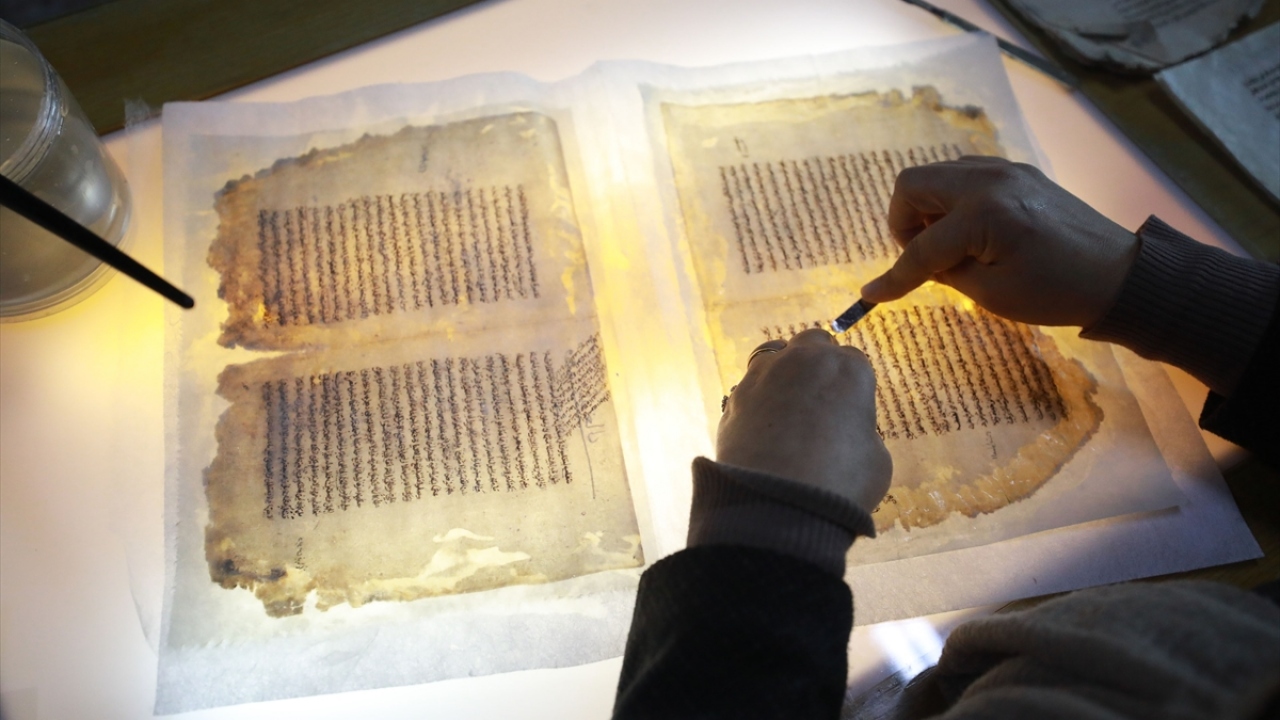 İsrail`in Yisrael Hume gazetesinde yer alan bir haberde, "Türkiye, Filistinlilere arşivi vererek, İsrail işgalini kanıtlamalarına yardım ediyor." ifadelerine yer verildi.