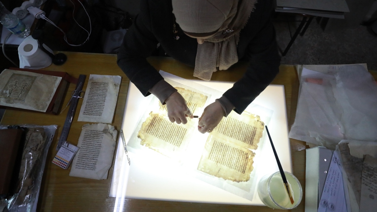 Arşivlerin açılması konusunu, "Türkiye`nin İsrail`in meselelerine müdahalesinde bir artış" olarak niteleyen haber, Filistinlilerin, İsrail`in Kudüs ve Batı Şeria`daki toprak mülkiyetine itiraz etmek için Osmanlı arşivlerini kullandığına dikkati çekti.