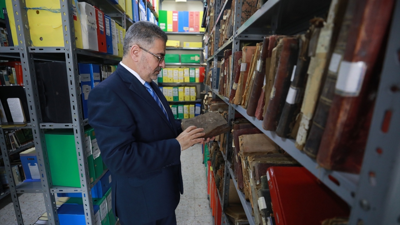 Rıfai, Türkiye`nin Osmanlı arşivlerini açmasından duyduğu memnuniyeti dile getirerek, "Türkiye bize istediğimiz her şeyi akıcı bir şekilde gönderiyor." dedi.