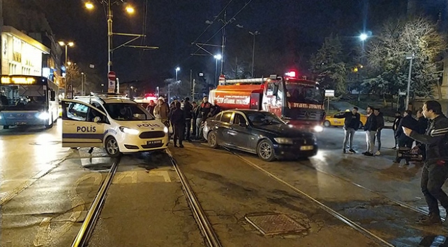 İstanbul'da itfaiye aracı otomobile çarptı: Tramvay seferleri aksadı