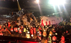 Sabiha Gökçen'de yolcu uçağı pistten çıktı