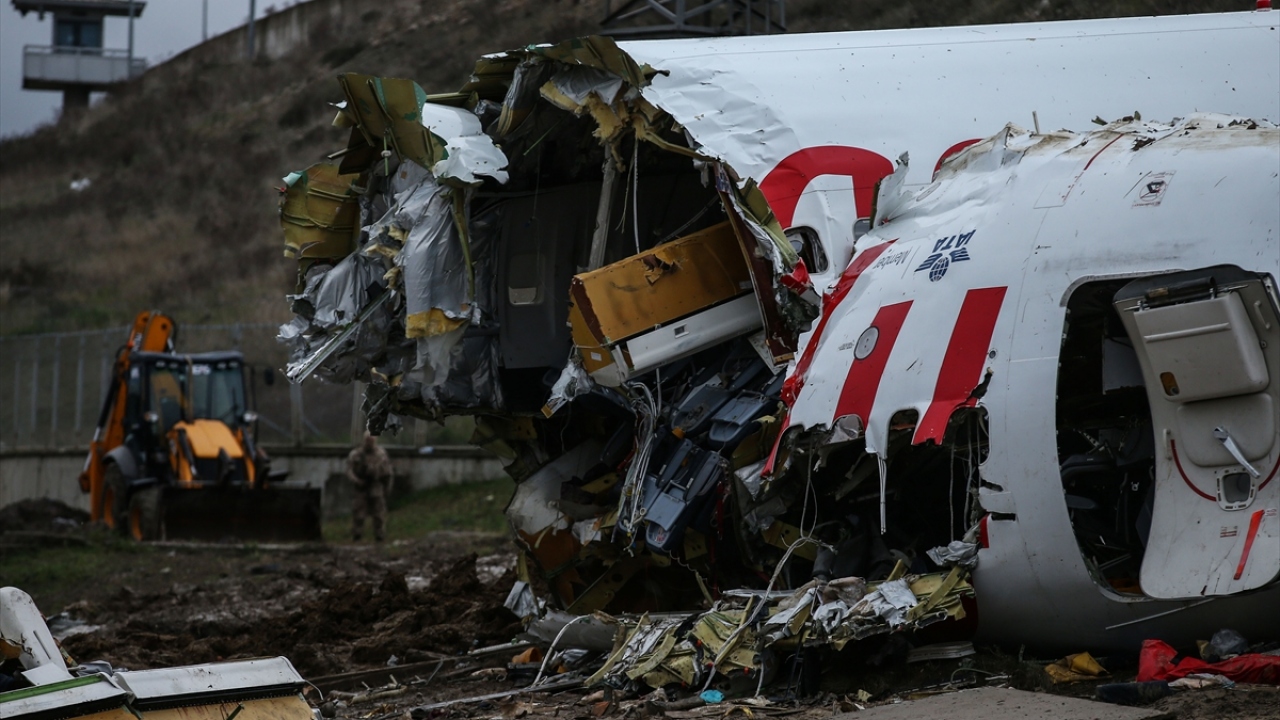 İstanbul Sabiha Gökçen Havalimanı yetkilileri, havalimanına gelmeden önce yolcuların uçak firmaları tarafından yapılan bilgilendirme mesajlarını dikkate almalarını istedi. 