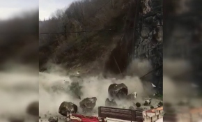 Giresun-Dereli karayolunda toprak kayması