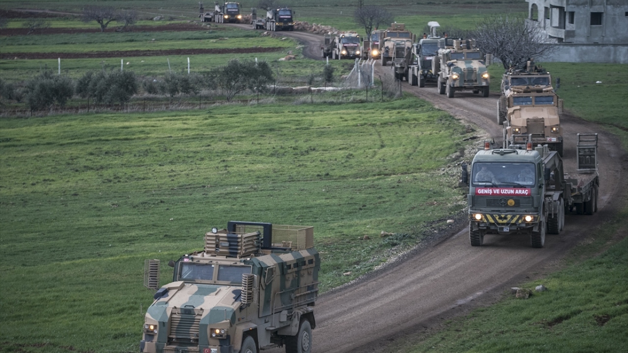 Türkiye`deki farklı birliklerinden takviye amaçlı Hatay`ın Reyhanlı ilçesine gönderilen ve ilçedeki birliklerde bekletilen komandolar, hazırlıklarını tamamladı.
