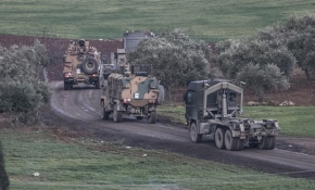 Sınıra askeri sevkiyat sürüyor