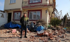 Manisalılar durmayan sarsıntılardan tedirgin