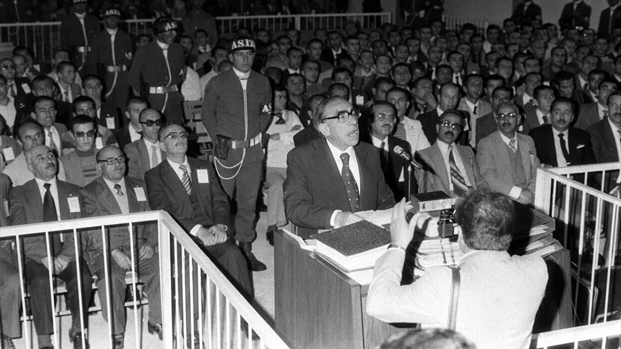 MHP, 5 Haziran 1977 seçimlerinde yüzde 6,4 oy alarak 16 milletvekili çıkardı ve yine Süleyman Demirel`in başbakanlığında ikinci MC hükümetinde 5 bakanlık aldı. Türkeş Başbakan Yardımcısı ve Devlet Bakanı oldu.