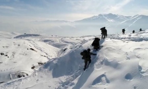 MSB'den karla kaplı dağlarda terörle mücadele videosu