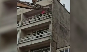 Emniyetten yıkım öncesi Türk bayrağı hassasiyeti