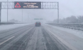 Yolu Bolu'dan geçenler dikkat: Yoğun kar yağışı sürüyor
