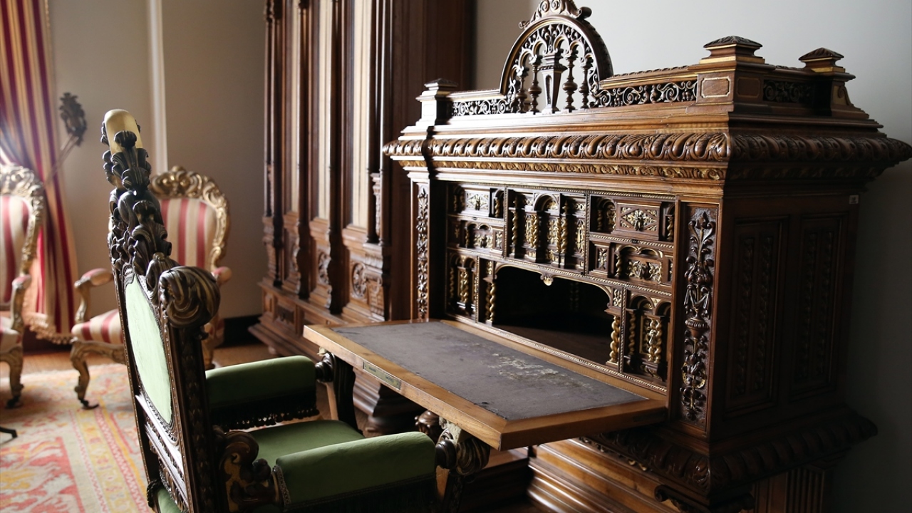 Fotoğrafta Sultan Abdülhamid Han`ın çalışma odası görülüyor.