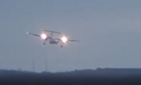 Almanya'da yolcu uçağı güçlükle iniş yaptı