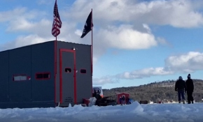 Yönünü Google haritalarda bulmaya çalıştı, buzlu suyu boyladı