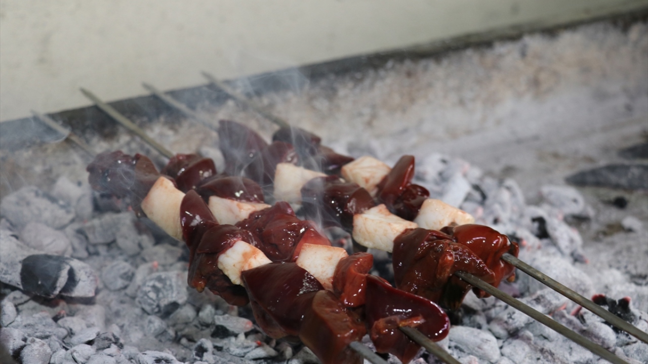 Kaz etinden yapılan kebabı tadan Ümit Altınköse de daha önce bilinen şekliyle yediği kaz etinden kebap da yapıldığını duyunca merak ettiğini ifade etti. 