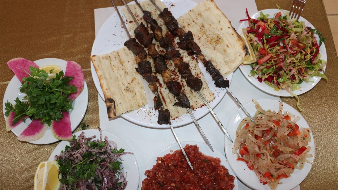 Altınköse, "Bir Adanalı olarak genelde kebap yeriz. Kaz etinden kebap yapıldığını gördüm. Güzel olmuş, garipsemedim, damak tadıma uygun olmuş." değerlendirmesi yaptı.