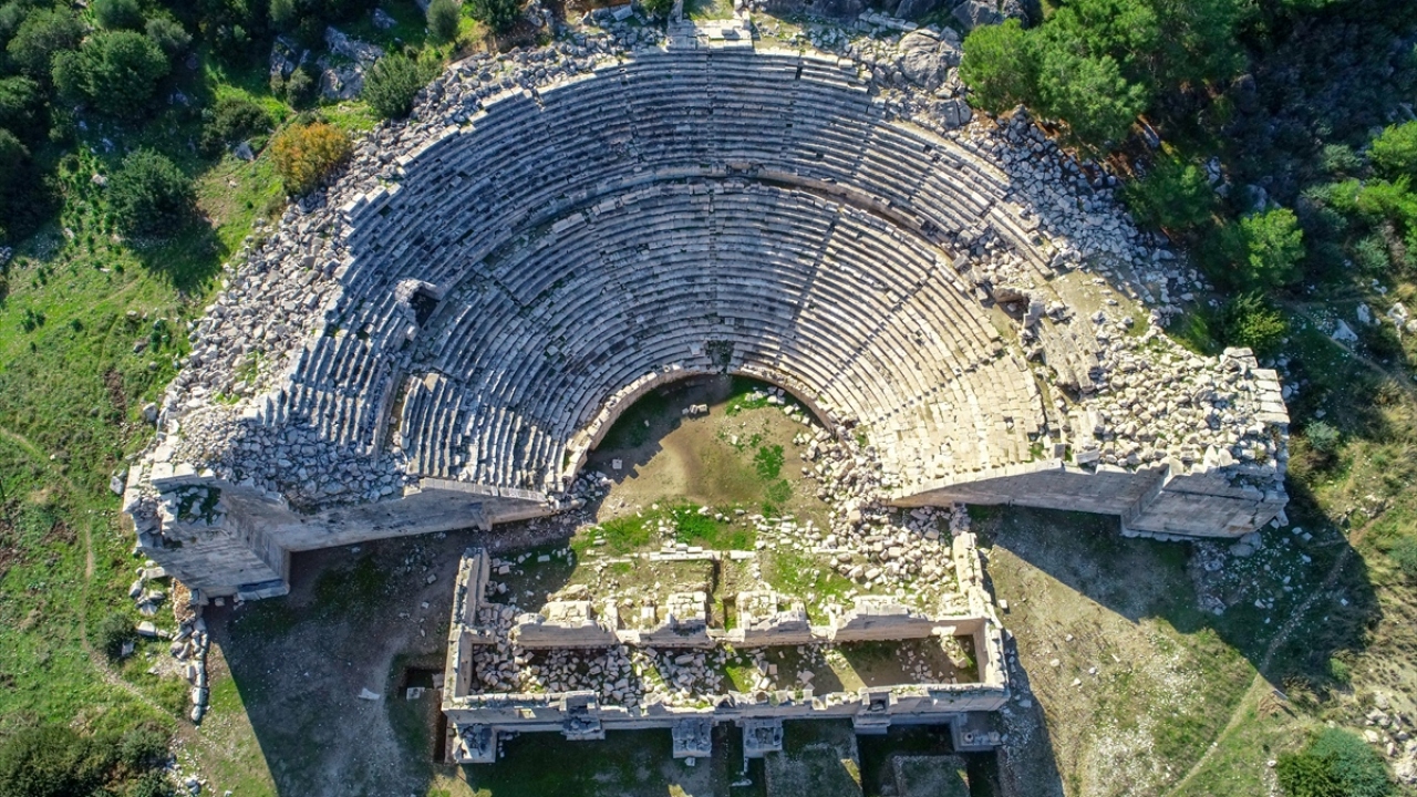 Geçen yıl antik kenti 300 bin kişinin ziyaret ettiğine işaret eden Işık, bu kararla rakamın 2020`de 1 milyonu bulmasını beklediklerini dile getirdi. 