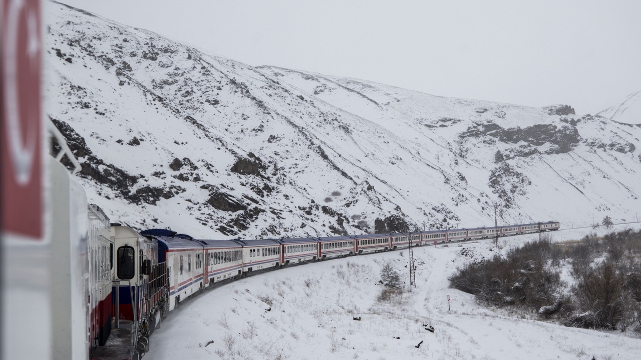 TCDD Taşımacılık AŞ tarafından Ankara-Kars hattında hizmete sunulan Turistik Doğu Ekspresi, güzergahındaki 29 durak noktasıyla yolcularına farklı lezzetleri tatma ve kültürel değerleri görme imkanı sağlıyor. 