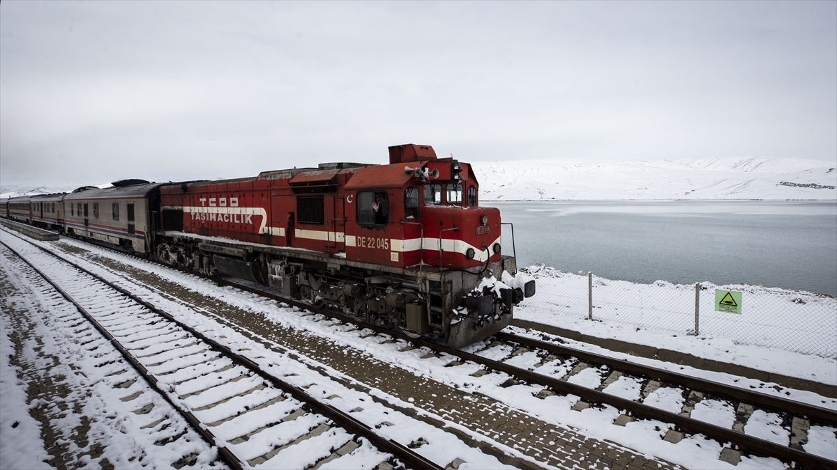 Yolcular isterlerse yamaç paraşütü, rafting, at safari gibi doğa sporları da yapabiliyor.