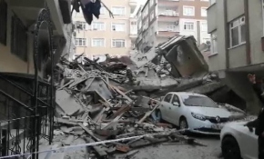 Bahçelievler'de boş bina çöktü