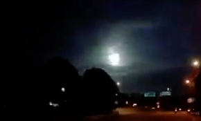 Malezya'da meteorun düşüşü anbean görüntülendi