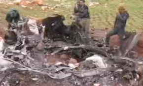 İdlib'de düşürülen rejim helikopterinin enkazı görüntülendi